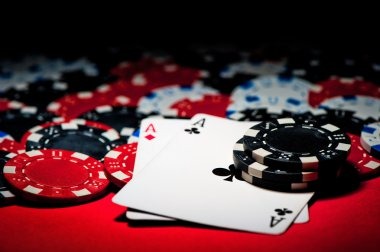 Live dealer at Bikini Paradise roulette table on mobile phone